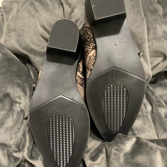 Snake skin print Ankle Boots - Picture 3 of 7